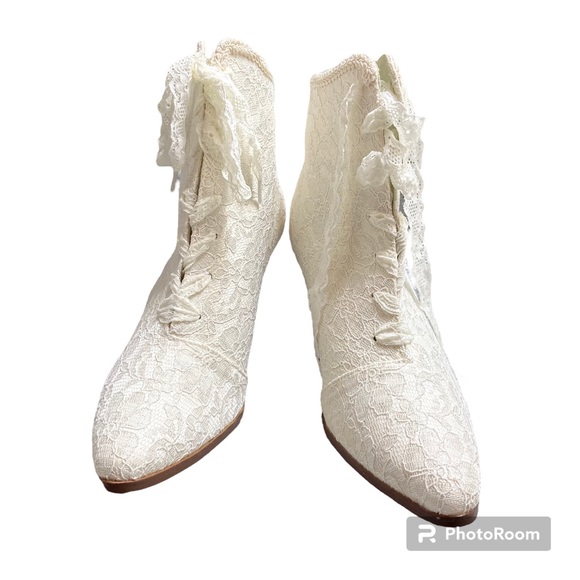 Fabulicious Women's Victorian-30 Ankle Boots - Picture 2 of 14